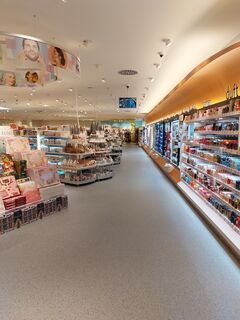 Wir bieten Ihnen eine riesige Auswahl. Z.B. Kosmetik Produkte - dm-drogerie markt - Riga Ring Soest