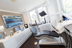 Unsere Behandlungszimmer sind mit modernster Technik ausgestattet - Riga Ring Soest - Zahncollegium